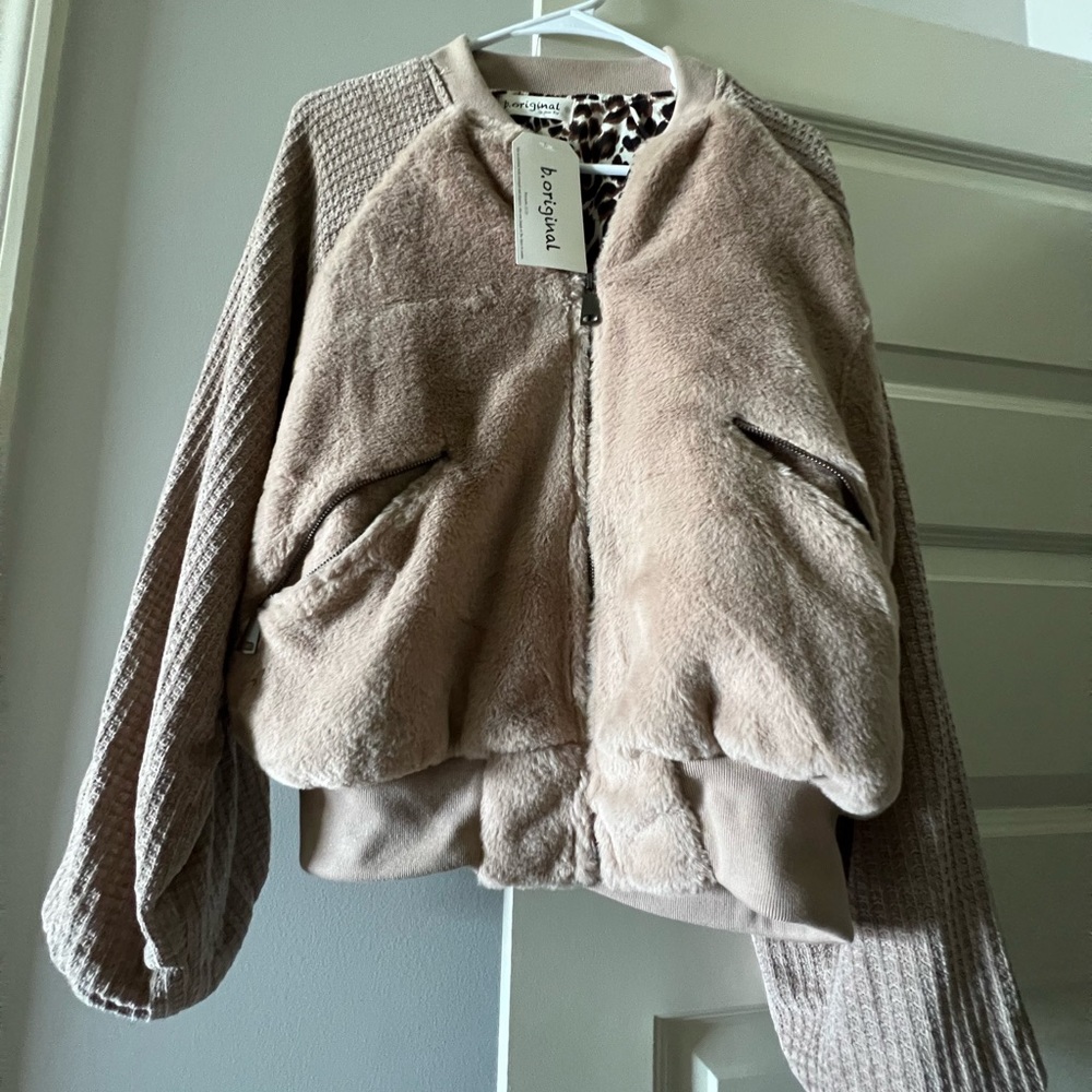 Boutique b.original faux fur waffle sleeve jacket. Large
